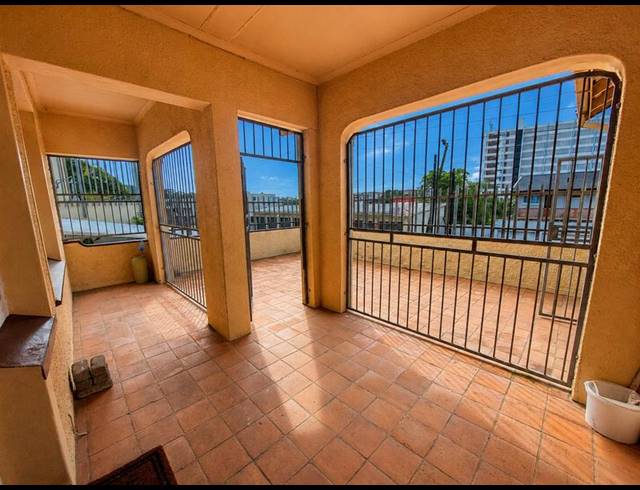 2 BEDROOM APARTMENT FOR SALE IN MARGATE BEACH